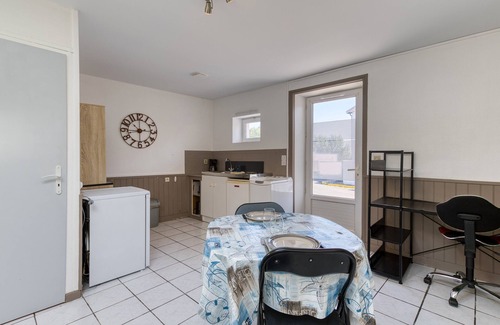 Bourcefranc-le-Chapus Apartment | Studio in Bourcefranc-le-Chapus – Ideal Getaway for Two, Wi-Fi, Remote Work Space, Near Île d’Oléron