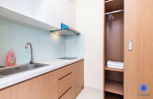 Tan Binh Apartment | Studio in Modern building with AC; Kitchen; 1.3km from TSN airport