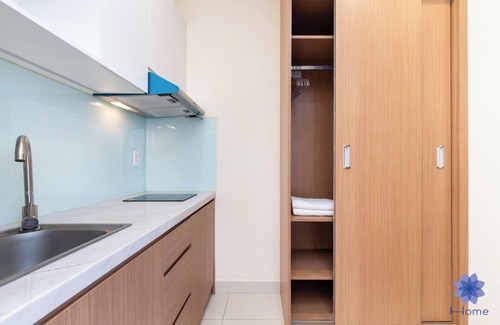Tan Binh Apartment | Studio in Modern building with AC; Kitchen; 1.3km from TSN airport