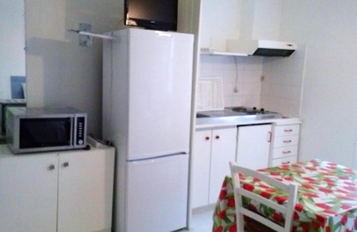 Neris-les-Bains Apartment | Studio in Neris les Bains with WiFi