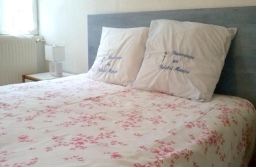 Neris-les-Bains Apartment | Studio in Neris les Bains with WiFi