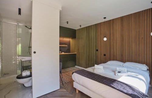 Neuilly-sur-Seine Apartment | Studio in Neuilly Porte Maillot by Studio prestige