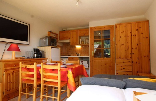 Saint-Chaffrey Apartment | Studio in Saint-Chaffrey with ski locker, optional garage - sleeps 4