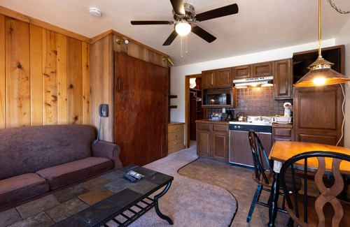 Tahoe Vista Hotel | Studio in Tahoe Vista! Outdoor Pool, Beach Access, Kitchenette, Free Parking