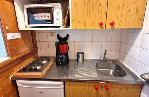 Valfrejus Apartment | Studio in the heart of the station for 4 people with balcony, ski locker and bathtub