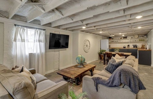 Tyler House | Studio in the Heart of Tyler