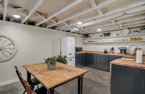 Tyler House | Studio in the Heart of Tyler
