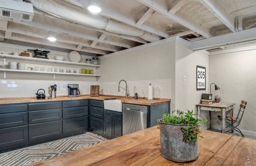 Tyler House | Studio in the Heart of Tyler