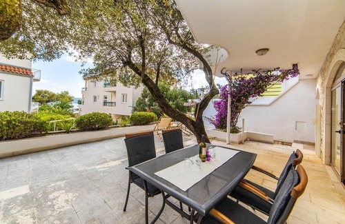 Blato Apartment | Studio in Zivogosce with wonderful sea view enclosed garden and WiFi 50 m from the beach