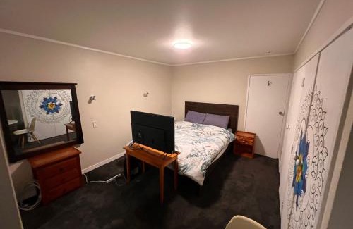 Remuera House | Studio is 2nd door past carport