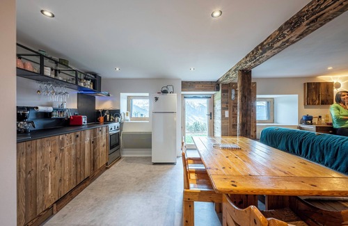 Bisanne 1500 Apartment | Studio 'Le Petit Érable - Vue Mont Blanc' with Mountain View, Private Terrace and Wi-Fi