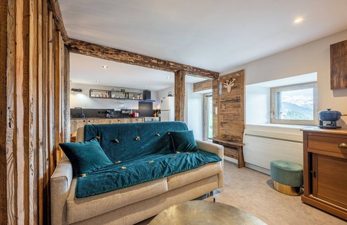 Bisanne 1500 Apartment | Studio 'Le Petit Érable - Vue Mont Blanc' with Mountain View, Private Terrace and Wi-Fi