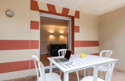 Le Verdon-sur-Mer Apartment | Studio Les Alcyons Studio Cabine by Interhome