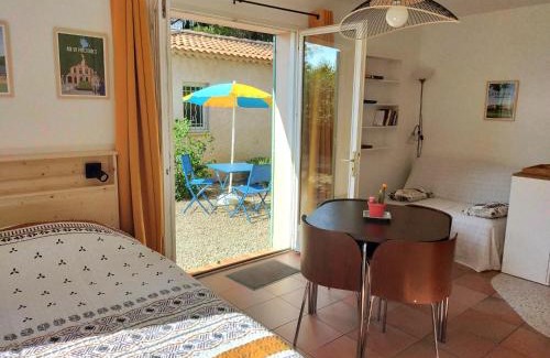 Pertuis Apartment | Studio Les Alizés du Luberon