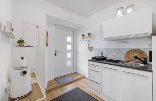 Ebingen Apartment | Studio 'Loft Am Bahnhof' with Mountain View, Wi-Fi and Air Conditioning
