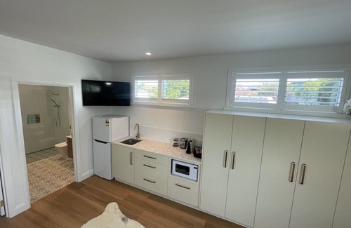 Byron Bay Apartment | Studio Loft Apartment w/balcony. In Town/Close To Beach