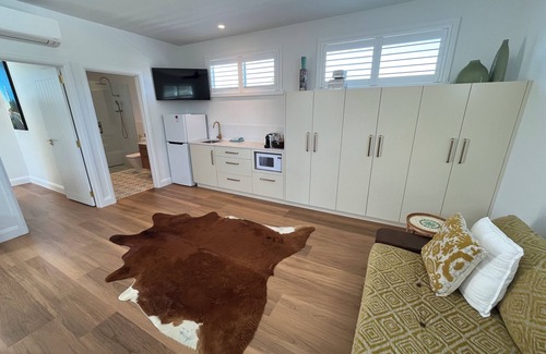 Byron Bay Apartment | Studio Loft Apartment w/balcony. In Town/Close To Beach