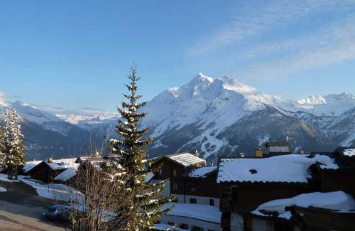 La Rosiere Apartment | Studio lumineux près des pistes avec balcon, WiFi gratuit, et accès facile aux commerces - FR-1-275-155