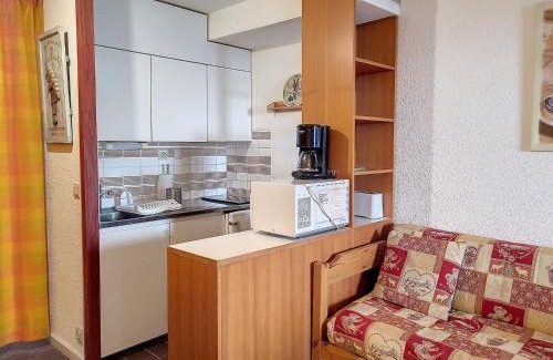 La Rosiere Apartment | Studio lumineux près des pistes avec balcon, WiFi gratuit, et accès facile aux commerces - FR-1-275-155