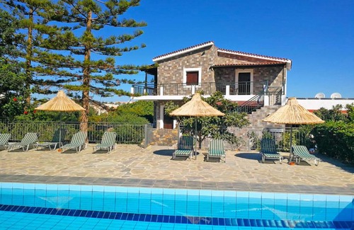 Old Hersonissos Apartment | Studio Medusa Triple