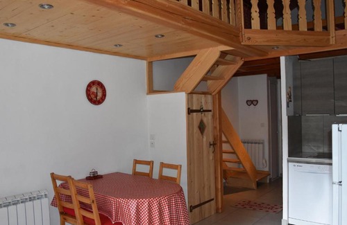 Champagny-en-Vanoise Apartment | Studio mezzanine, terrasse sud, proche commerces et télécabine à Champagny-en-Vanoise - FR-1-464-17