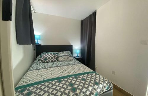 Sainte-Maxime City Centre Apartment | Studio mezzanine à 50m de la plage, 5 couchages, parking - FR-1-226-490