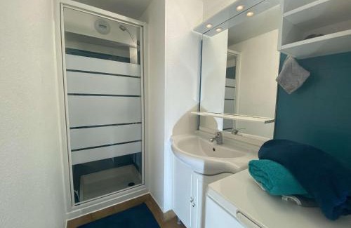 Sainte-Maxime City Centre Apartment | Studio mezzanine à 50m de la plage, 5 couchages, parking - FR-1-226-490