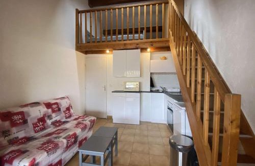 Sainte-Maxime City Centre Apartment | Studio mezzanine à 50m de la plage, 5 couchages, parking - FR-1-226-490