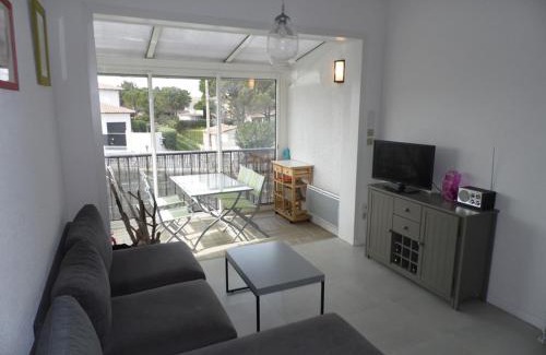 Le Grau-dʼAgde Apartment | Studio mezzanine, 4 couchages, 1er étage, parking privé, à 700 m des commerces, Grau d'Agde - FR-1-423-39