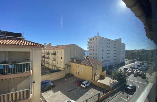 Sainte-Maxime City Centre Apartment | Studio Mezzanine Lumineux à 50m de la Plage – 5 Couchages à Sainte-Maxime - FR-1-226-474