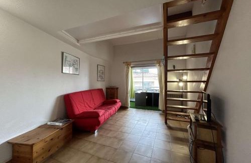 Sainte-Maxime City Centre Apartment | Studio Mezzanine Lumineux à 50m de la Plage – 5 Couchages à Sainte-Maxime - FR-1-226-474