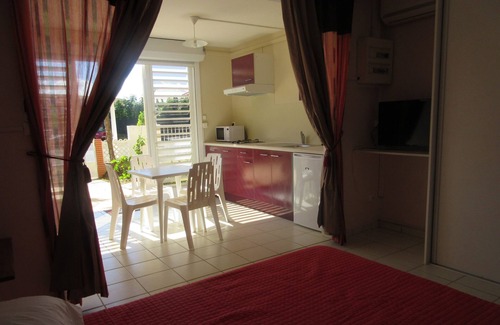 Bas du Fort Apartment | Studio near a small quiet beach