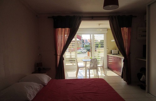 Bas du Fort Apartment | Studio near a small quiet beach