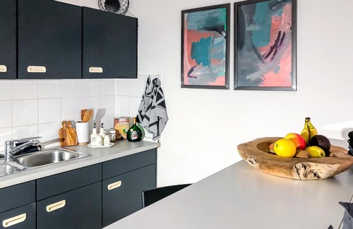 Wuerzburg Apartment | Studio near Altstadt/w Workspace, Feng-Shui & Art