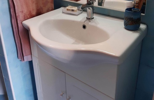 Precotto Apartment | Studio near the metro - WIFI vodafone, 1 GIGA, one thousand mega per second