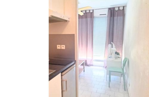 Cadereau Apartment | Studio Nîmes Close to Arenas and Historic Center
