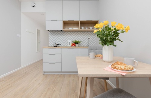 Bielany Apartment | Studio Nocznickiego 2 Guests by Renters