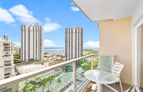 Ala Moana Condo | Studio Ocean View & Balcony 1118