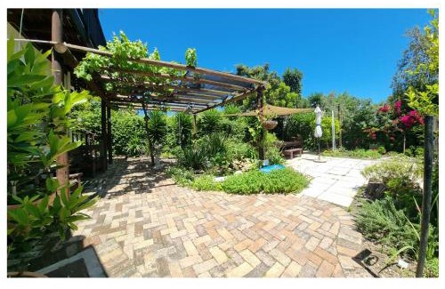Somerset West Apartment | Studio on McLeod - Private Self-catering Apartment