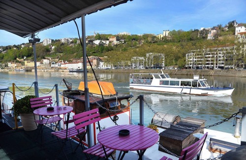 2nd Arrondissement Apartment | Studio Péniche pour 2 personnes, insolite et charmant