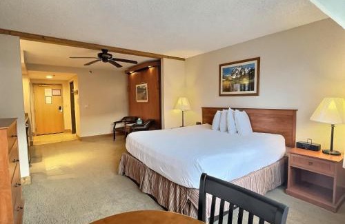 Crested Butte House | Studio Perfect Location 320 with Pool and Hot Tub