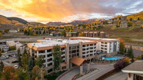 Crested Butte House | Studio Perfect Location 320 with Pool and Hot Tub