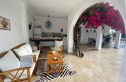 Moncarapacho e Fuseta Apartment | Studio + private terrace, swimming pool, 5 min from the ocean and Ria Formosa