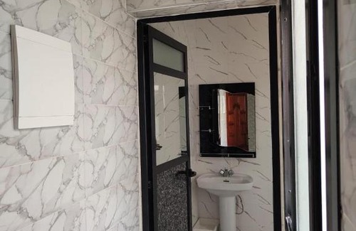 Bni Makada Apartment | STUDIO PROPRETE ET HYGIENE IRREPROCHABLE Proche des bus CTM - 4 em SANS ASCENSEUR FACE TERRASSE
