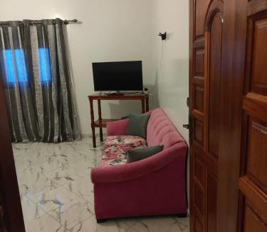 Bni Makada Apartment | STUDIO PROPRETE ET HYGIENE IRREPROCHABLE Proche des bus CTM - 4 em SANS ASCENSEUR FACE TERRASSE