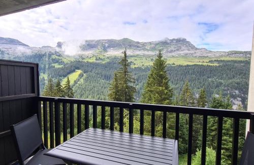 Flaine Apartment | Studio rénové avec cabine, centre station, balcon - Flaine Forêt - FR-1-425-201