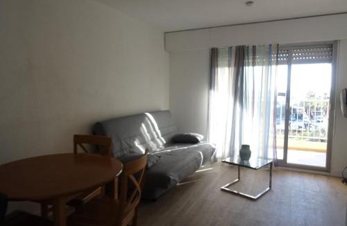 Toulon - Hyeres Apartment | Studio rénové avec loggia, WIFI et parking privé à Hyères Port - FR-1-335-131