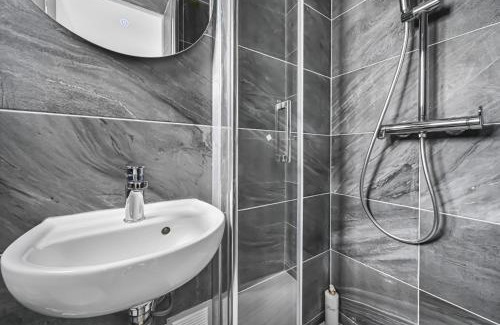 Clichy Apartment | Studio rénové cosy metro Paris 2pers wifi