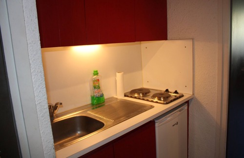 Les Menuires Apartment | STUDIO RDCh 4 people at the foot of the tracks in the heart of the CROISETTE. Full sun