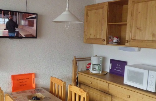 Les Menuires Apartment | STUDIO RDCh 4 people at the foot of the tracks in the heart of the CROISETTE. Full sun